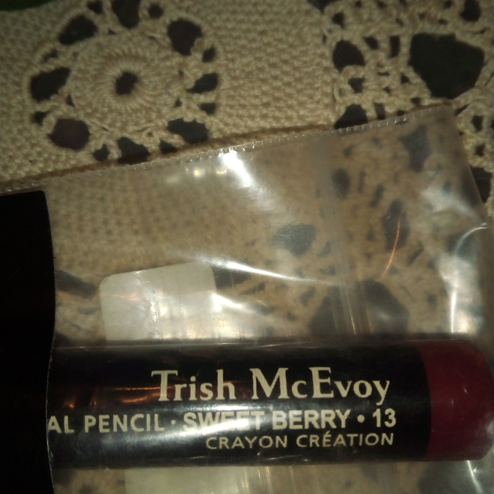 Trish McEvoy Essential Pencil sweet berry